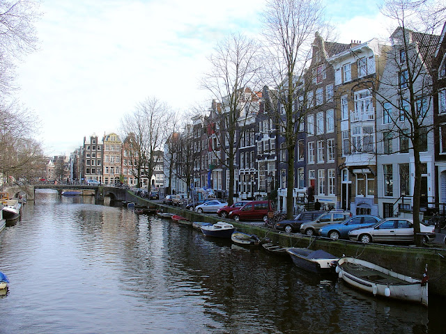 Guided Canal Boat Tour Through the Historic City of Amsterdam