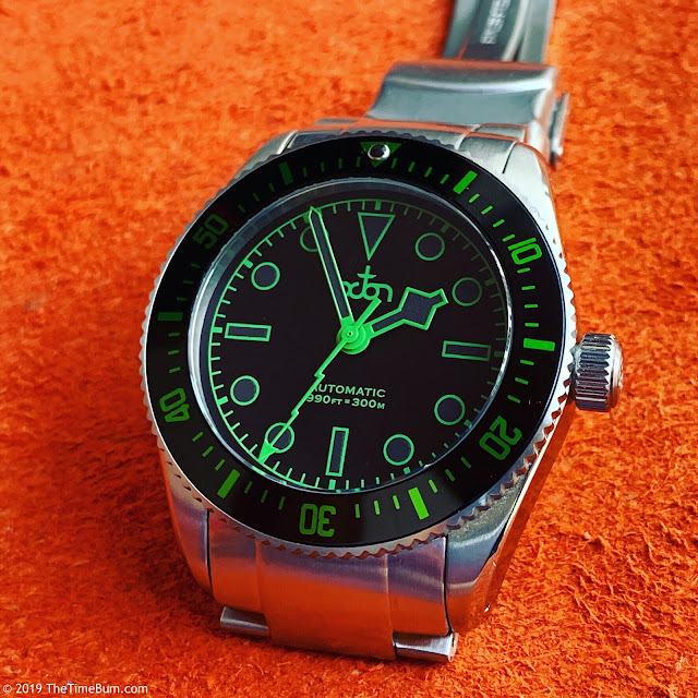 Octon automatic dive watch black green