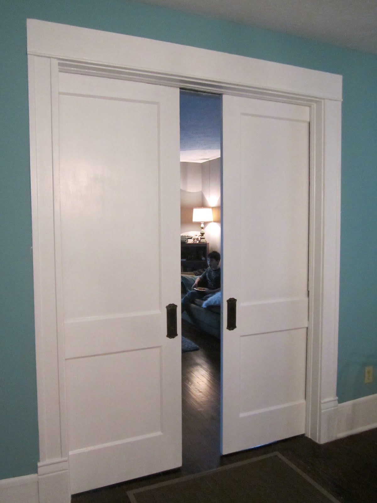 Little Old House: Pi-pa-pocket doors: The reveal