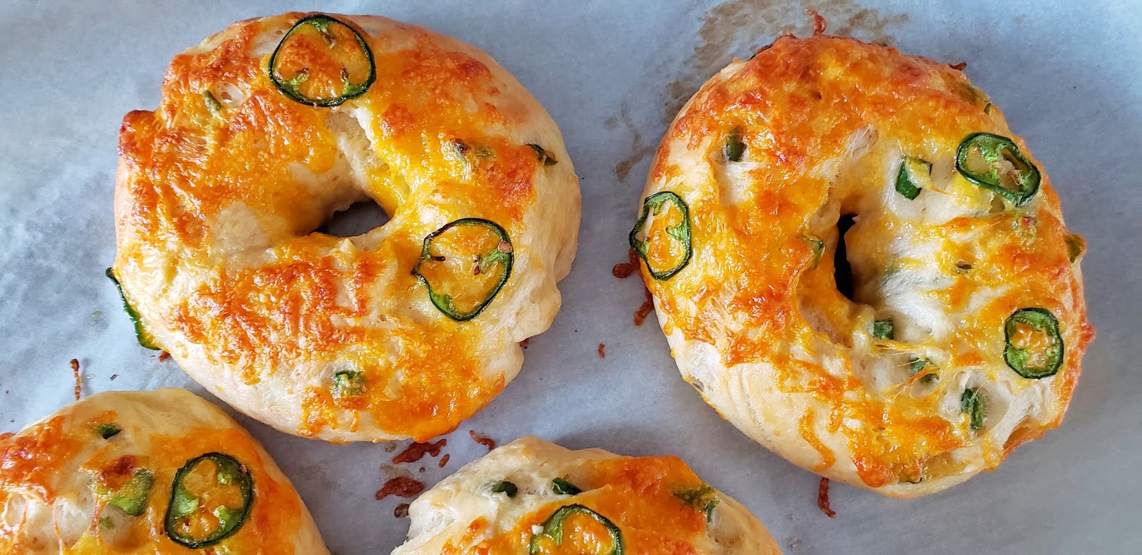 Jalapeño Cheddar Bagels