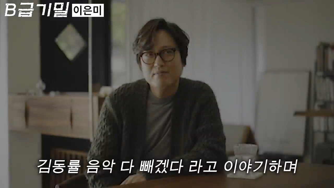 후배 가수의 노래를 무단으로 리메이크한 선배 가수
