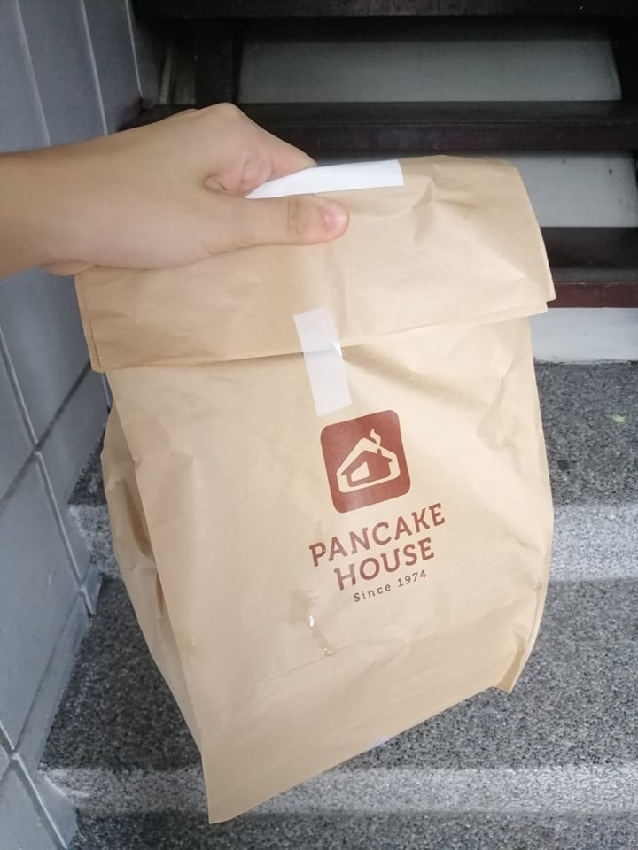 DEStress: Pancake House was our first meal in Manila