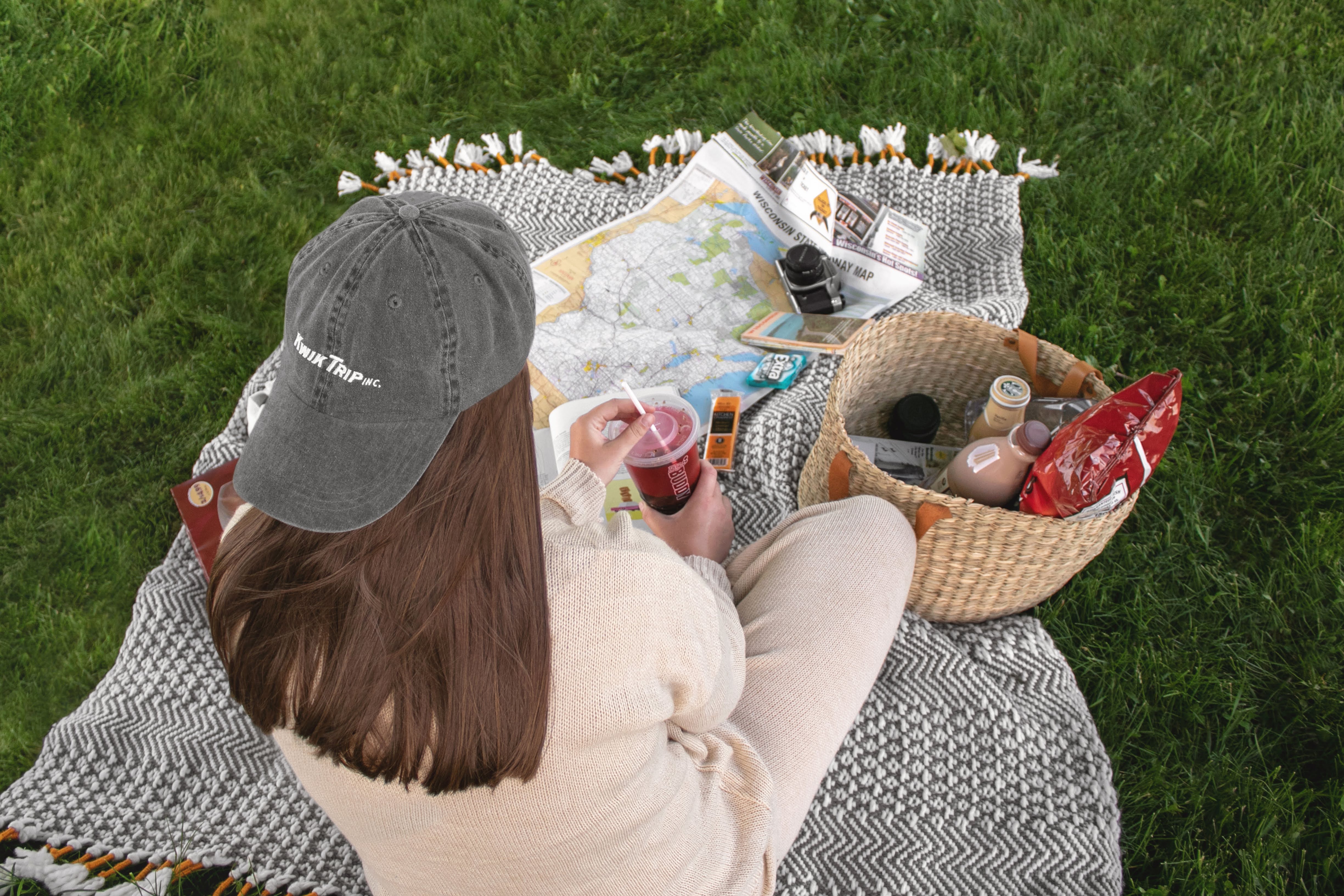 Road trip picnic, tips for the best summer roadtrip ever, Kwik Trip Wisconsin, Kwik Trip favorites, summer picnic diy Hittin' the Road This Summer with Kwik Trip