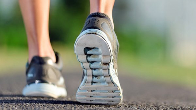 Sepatu Terbaik dan Terburuk untuk Kaki Kita, Menurut Studi Sepatu Terbaik dan Terburuk untuk Kaki Kita, Menurut Studi