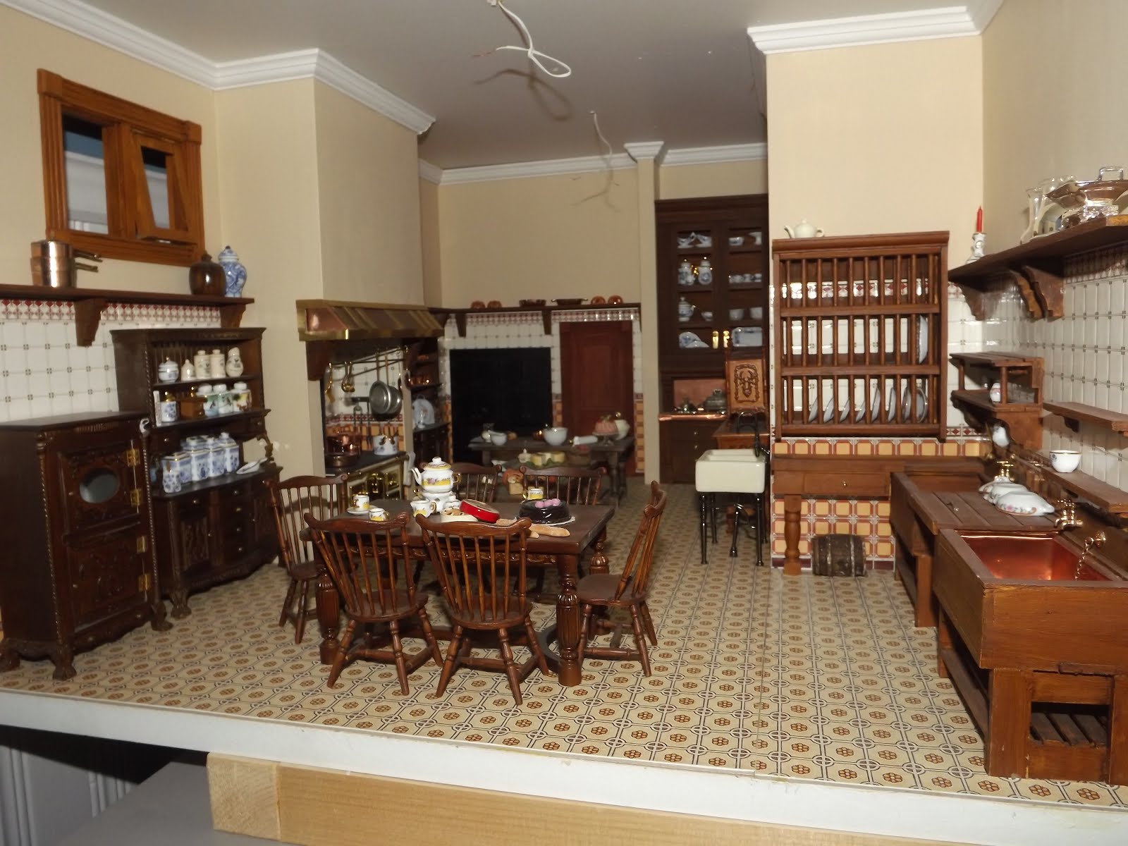 Late Victorian English Manor Dollhouse 1/12 Miniature from Scratch