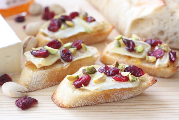Cheese Crostini with Cranberry Fig Jam Recipe fig jam appetizers recipes | fig jam appetizer recipes
