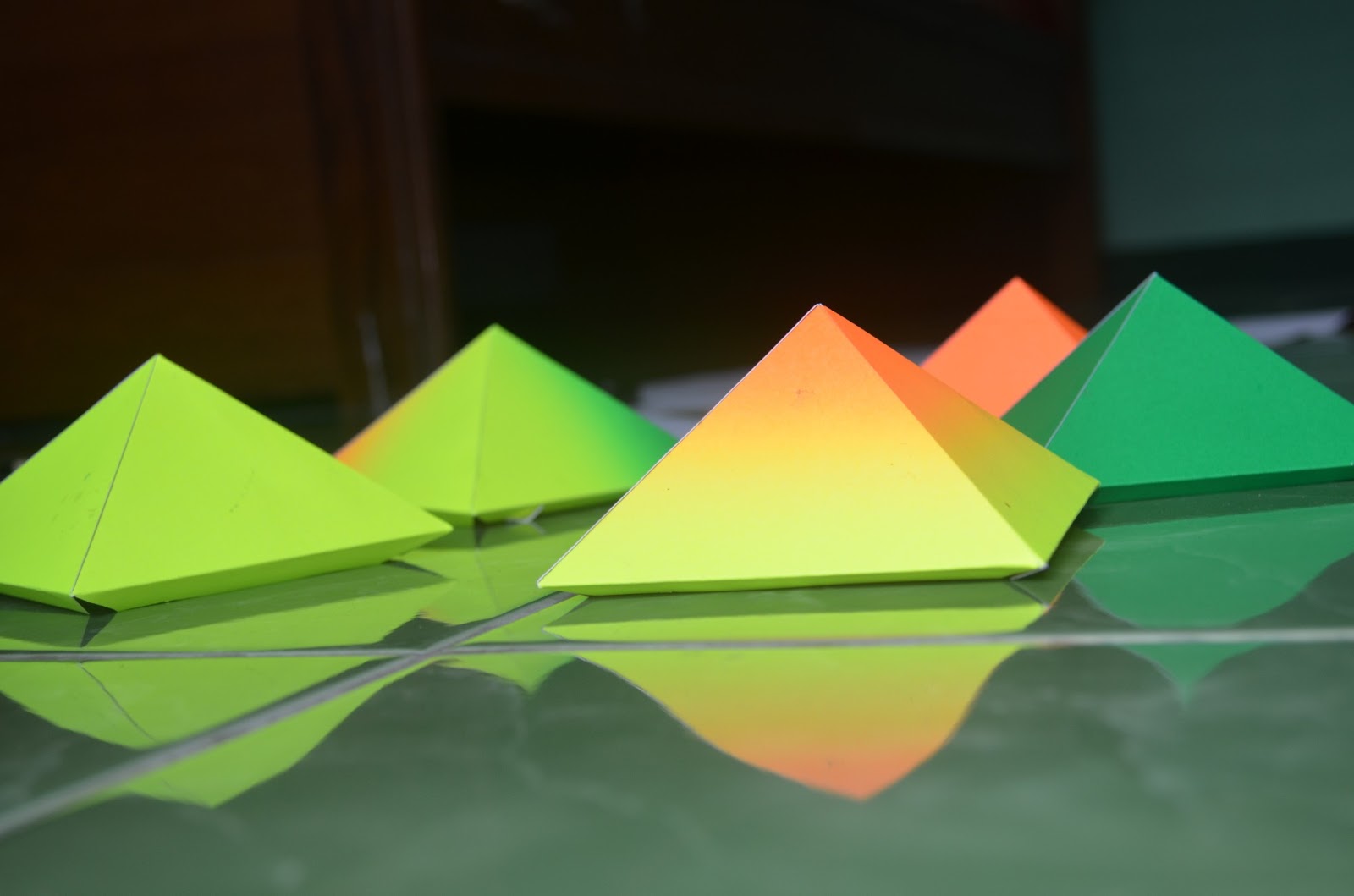 6 Limas Persegi di dalam 1 Kubus? - Tamtam house