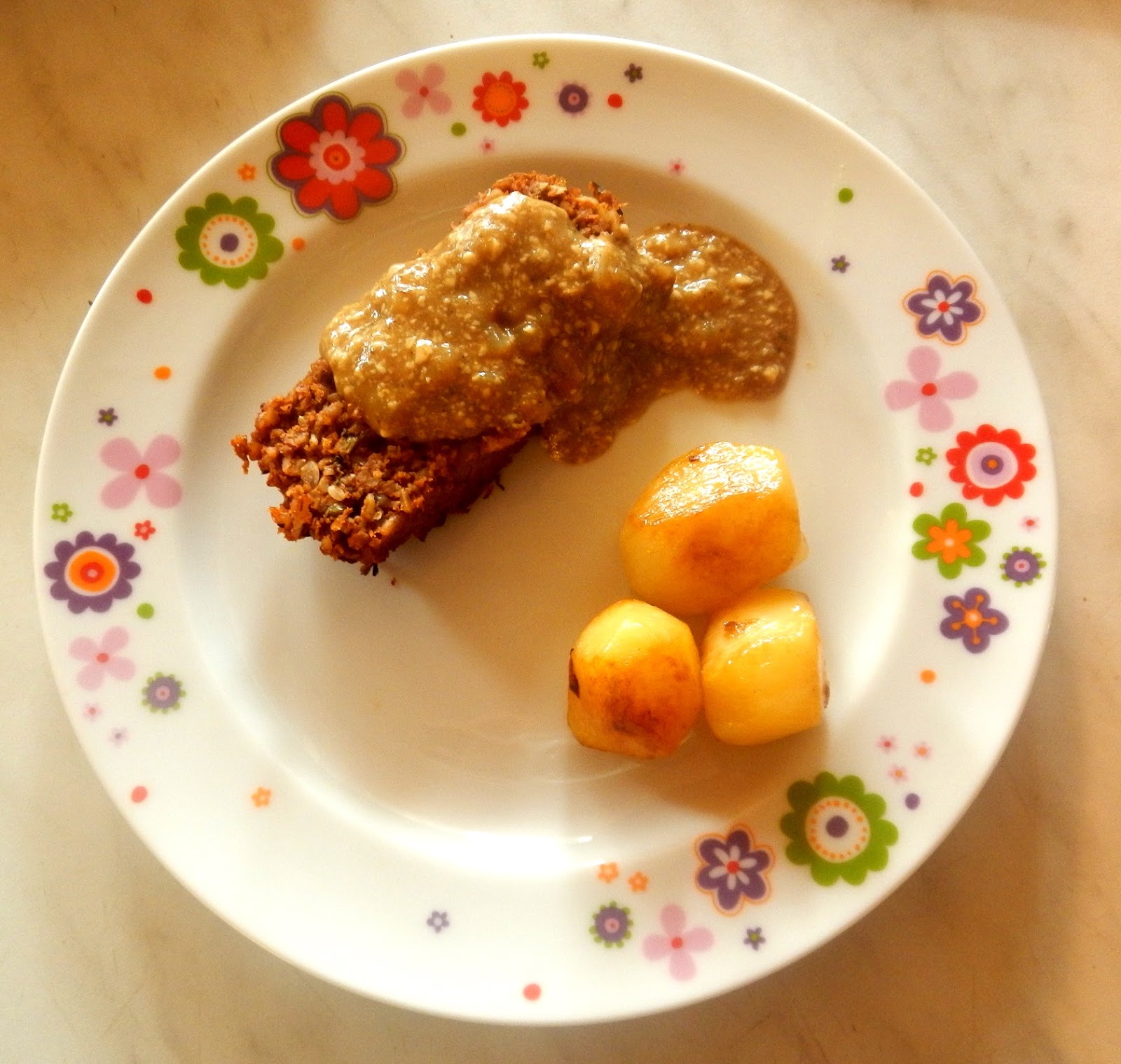 Chant de la fauvette: Grünkernbraten mit Currysauce und Schlosskartoffeln