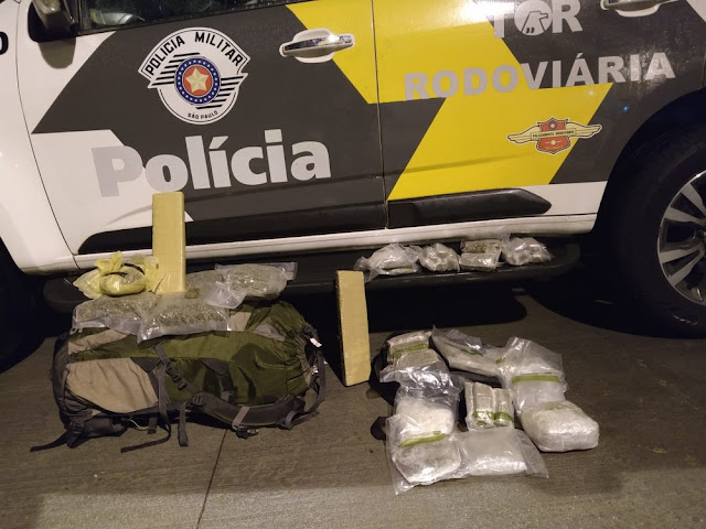 Haxixe, skank e maconha são apreendidos durante abordagens da Polícia Militar Rodoviária Haxixe, skank e maconha são apreendidos durante abordagens da Polícia Militar Rodoviária