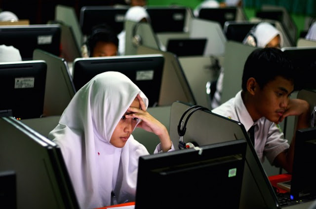 Indikasi Pembobolan Server UNBK 2018: Soal Difoto Lalu Disebarkan di salah satu Sekolah Menengah Pertama Indikasi Pembobolan Server UNBK 2018: Soal Difoto Lalu Disebarkan