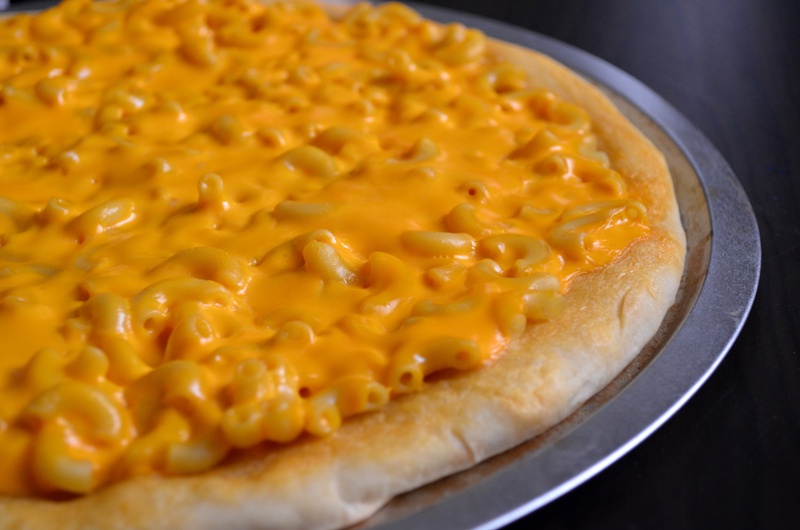 For the Love of Dessert Mac n' Cheese Pizza