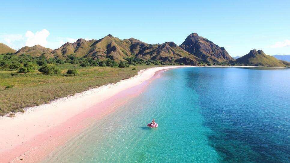 7 Pantai pink di Indonesia yang Instagramble Buku Tahu