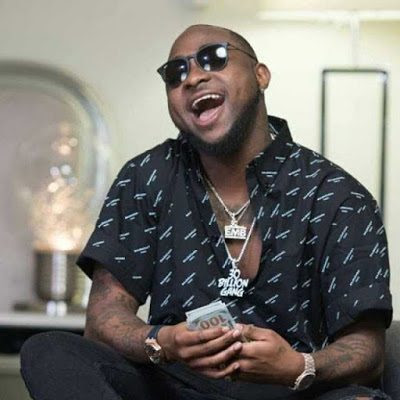 Crowd Storms Davido’s House For Money And Sings “Assurance” As Davido Blesses Them Crowd Storms Davido’s House For Money And Sings “Assurance” As Davido Blesses Them