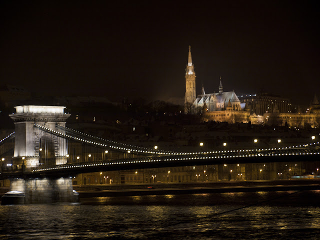 Iglesia de Matyas en Budapest y Puente de las Cadenas