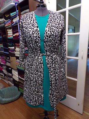 White & Gray Leopard Print Hacchi Sweater Knit Duster www.sewplus.blogspot.com