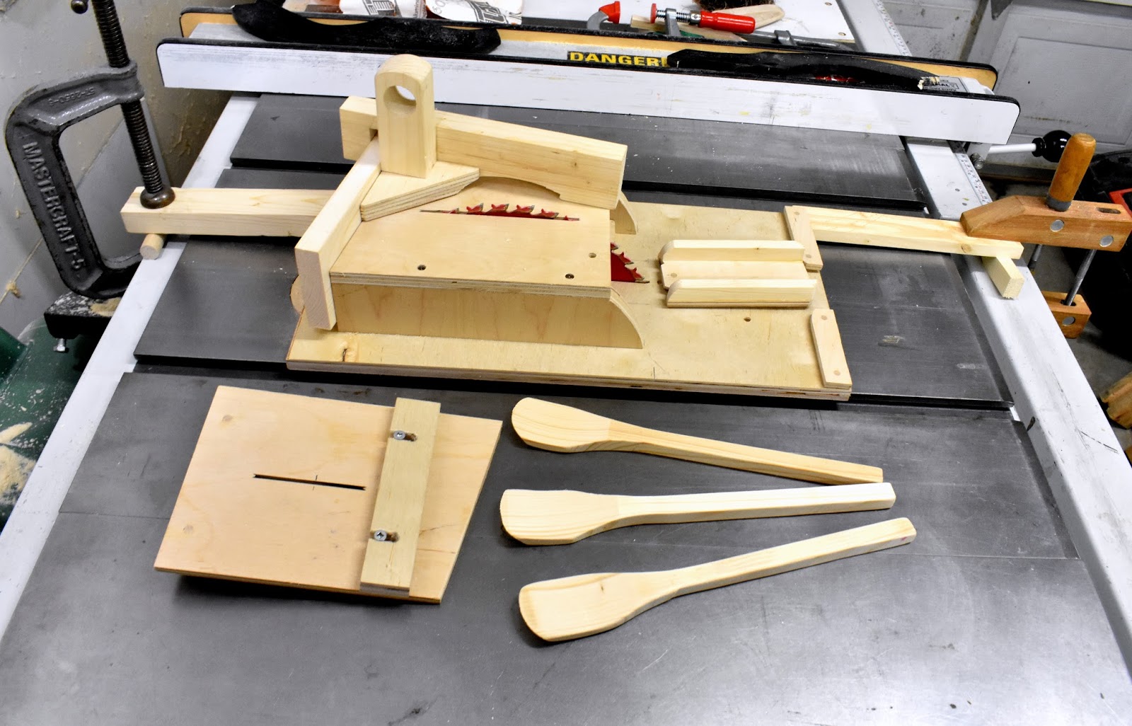 Jax Design: Table Saw jig for Wooden Spoons