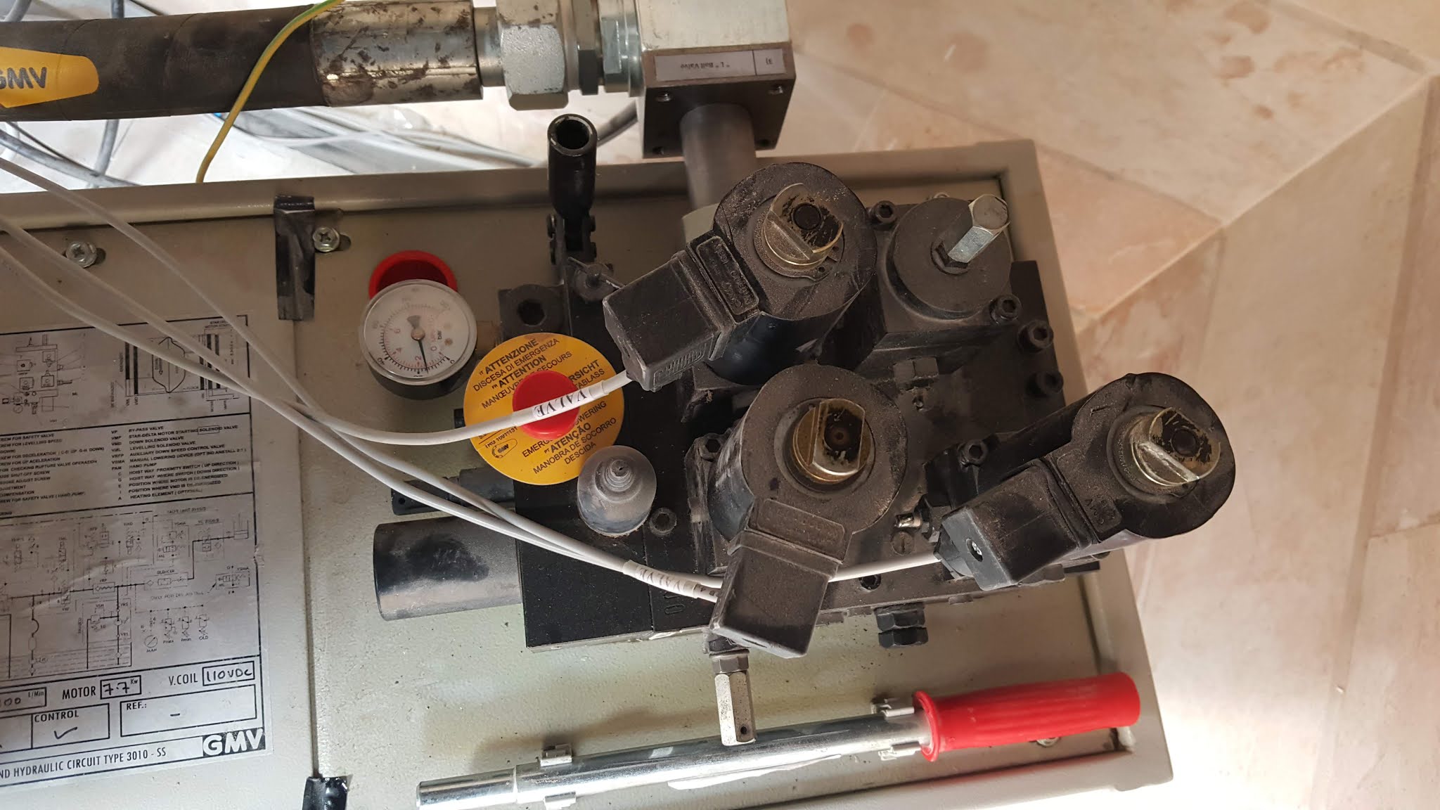 Advantages and disadvantages of Hydraulic elevators