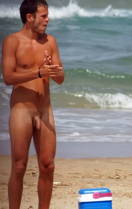 Guys naked on the beach - 🧡 Три голых друга на море - порно фото.
