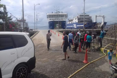 Pemeriksaan Ketat Penumpang Kapal Laut di Pelabuhan Angin Oleh Dinkes dan Instansi Terkait