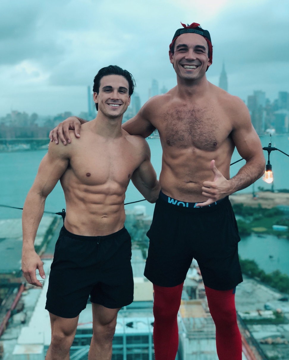 tall-man-hairy-chest-jeremy-hershberg-smiling-abs