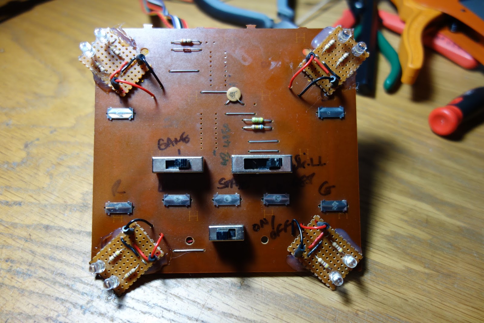 Mr Tom's World: Micro Simon