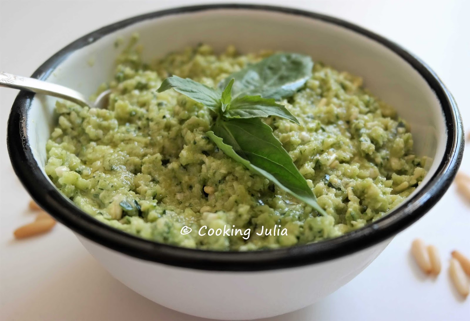 PESTO DE COURGETTES CRUES - Healthy Julia