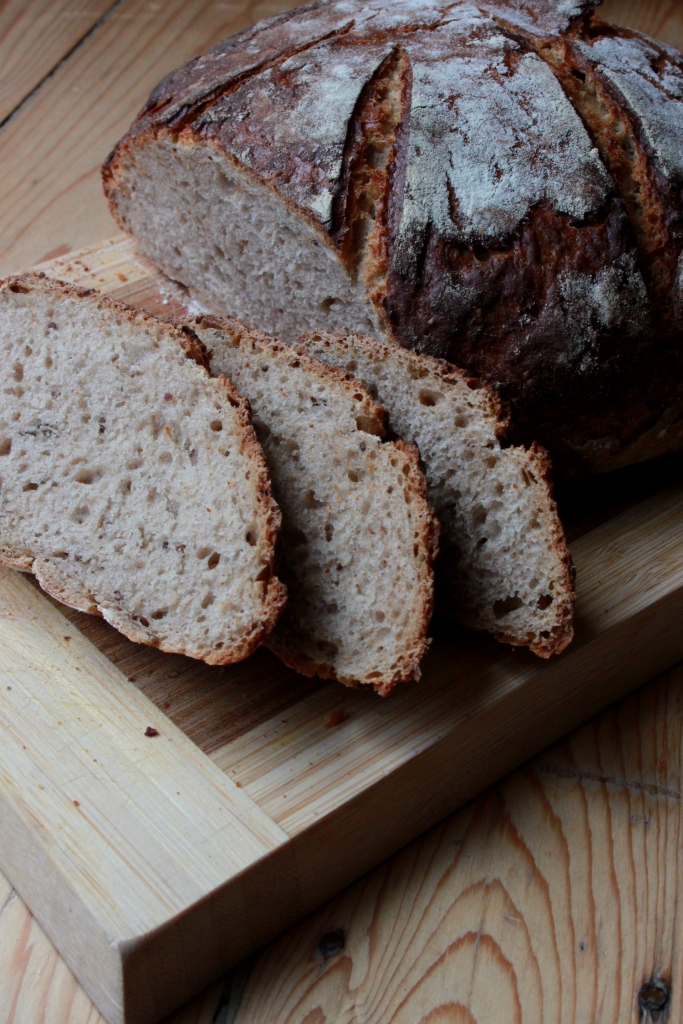 KAMAU: Roggen Dinkel Brot mit Kümmel und Koriander