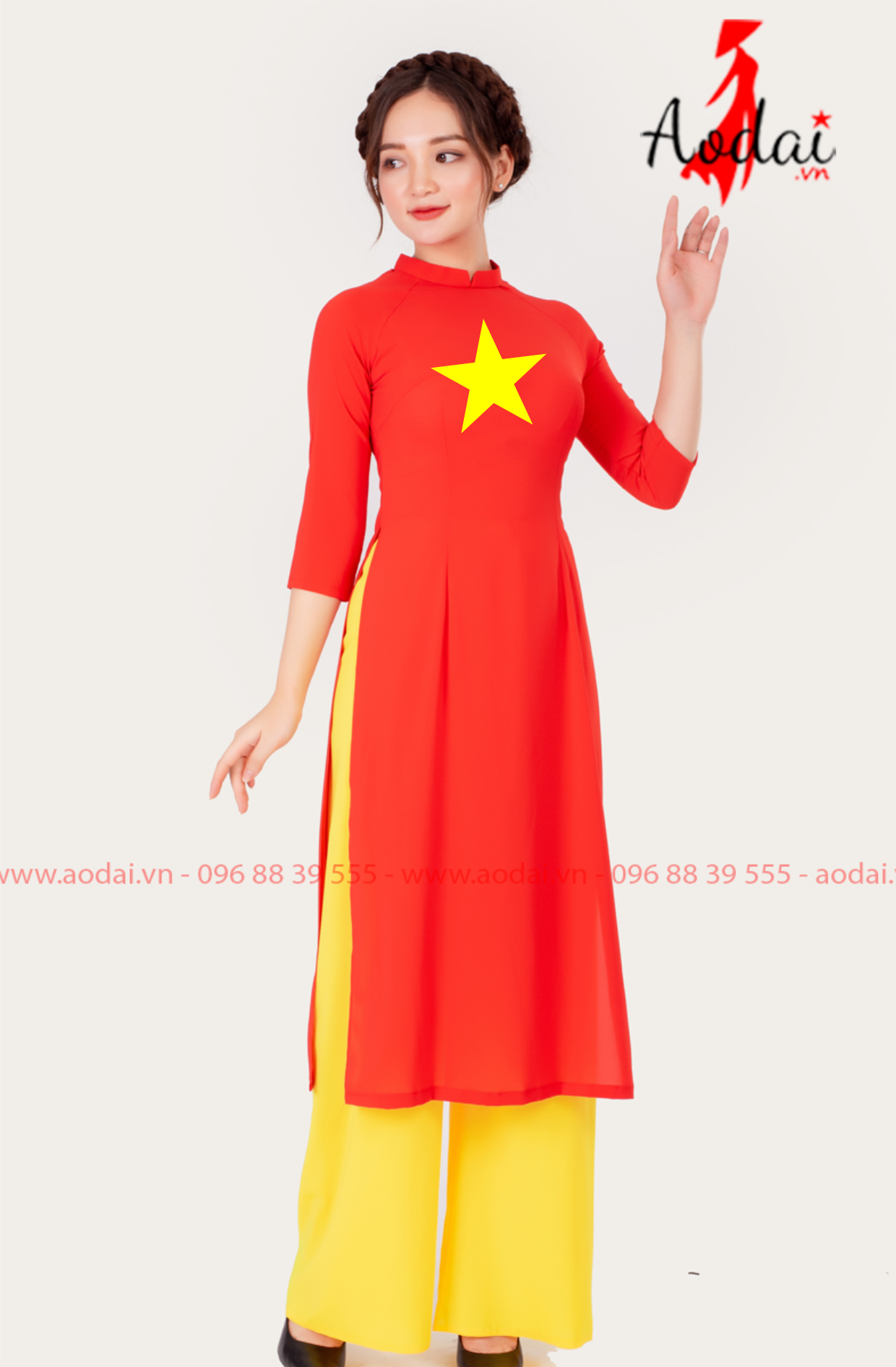 Áo dài cờ đỏ sao vàng - biểu tượng của nét duyên dáng quyến rũ truyền thống Việt Nam được tái hiện với nhiều kiểu dáng sáng tạo, phù hợp với mọi lứa tuổi và vóc dáng. Hãy cùng trải nghiệm nhé!