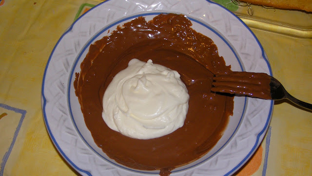  <strong>Bizcocho</strong> de canela con <strong>cobertura</strong> de <strong>chocolate</strong> con leche (paso a paso) 