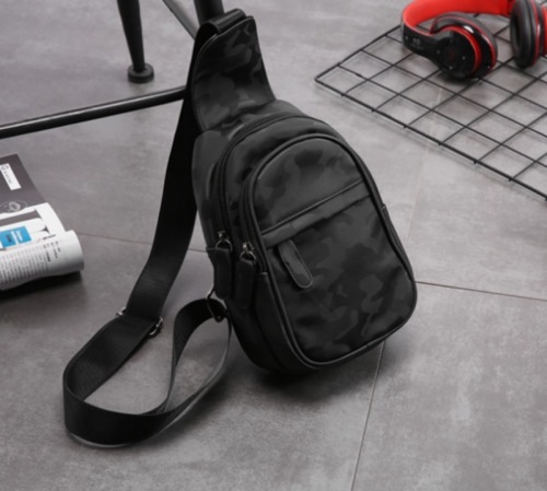 Túi đeo chéo camo, da trơn