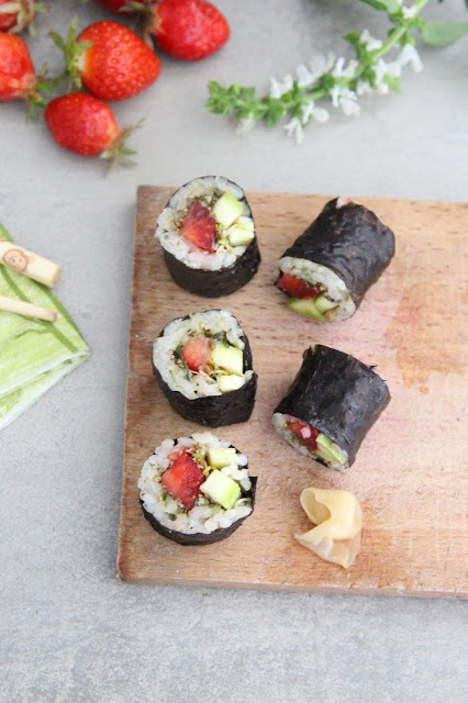 Cuillère et saladier : Makis de printemps : fraises, pesto, courgette