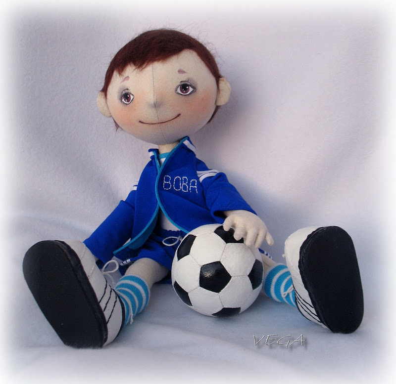 фигурка футболиста на торт. мягкая игрушка футболист своими руками. лепка футболист. игрушка футболист своими руками. игрушка футболист своими руками.