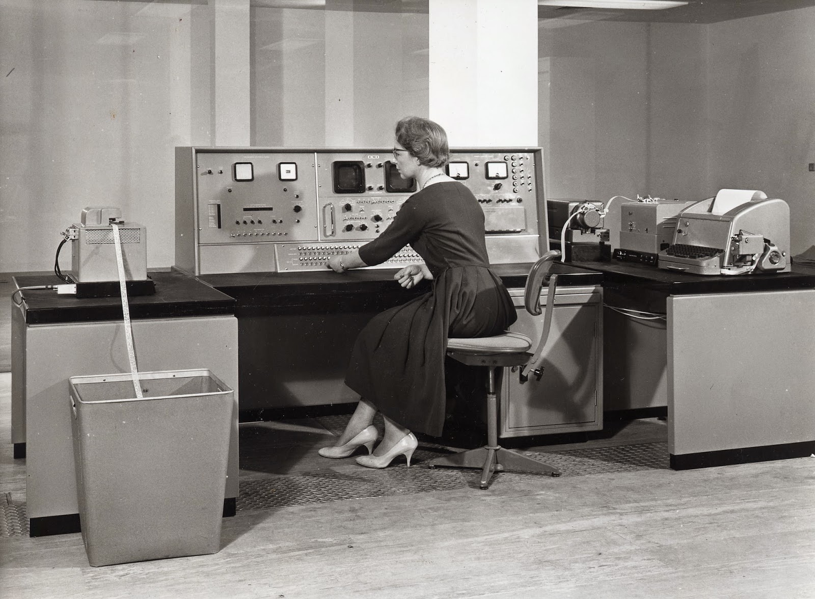 Isuruesoftgampaha Five generations of computers