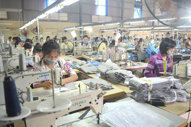 Cơ sở may áo đồng phục chuyên nghiệp