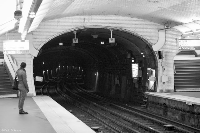 Metro per il Mercato di rue Mautauffard-Parigi