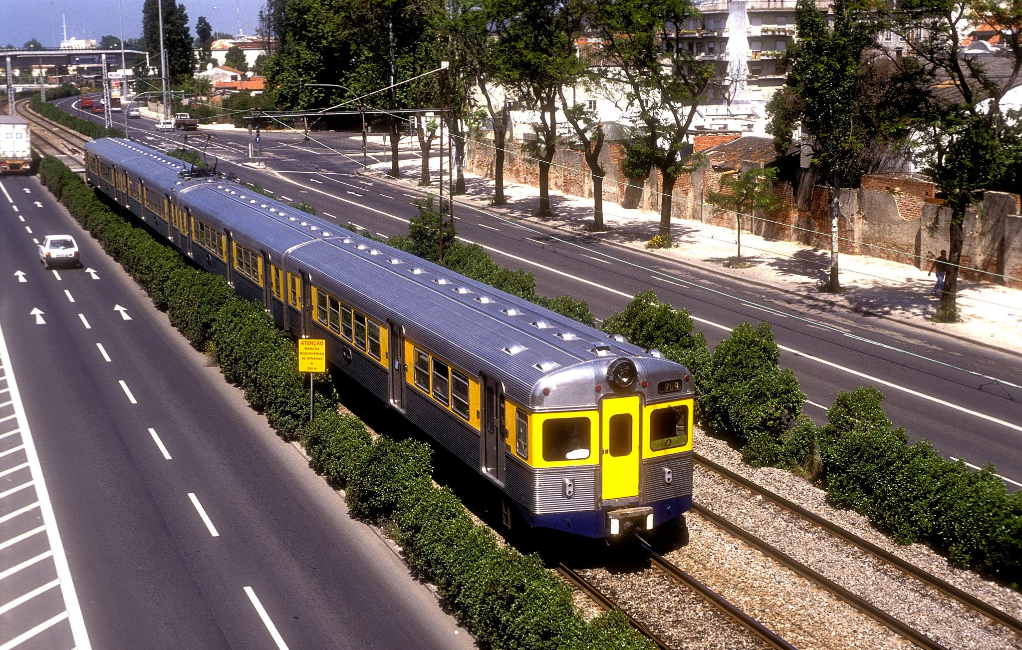 Redução de horários na linha de cascais será apenas em agosto Histórias com História: LINHA DE CASCAIS