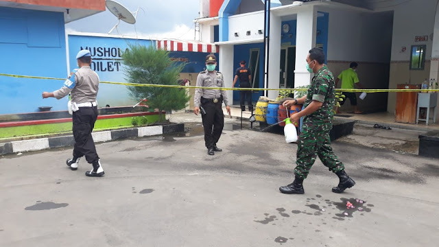 Wanita Paruh Baya Mendadak Tergeletak Meninggal di Musala SPBU Nglangon, Babinsa Karangtengah Bantu Evakuasi