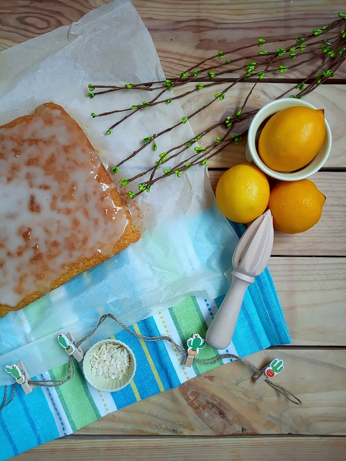 Brownie de limón y coco. Receta de blondie. Lemon blondie recipe. Postres de verano, sencillo, fácil, rápido, rico. Desayuno, merienda. Coconut Cuca