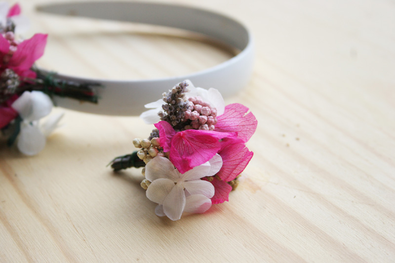 DEF Deco - Decorar en familia: Diy diadema de flores preservadas y secas6