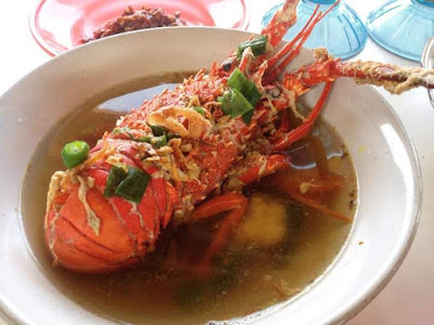 gurih dan nikmatnya sup lobster di pantai linau