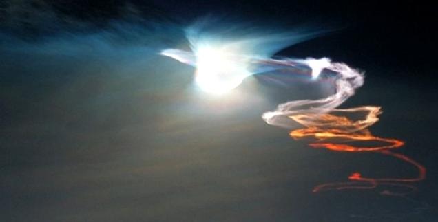 ΠΕΡΙΕΡΓΟ ΟΦΙΟΕΙΔΕΣ και ΦΩΤΕΙΝΟ ΝΕΦΟΣ στην ΚΙΝΑ  