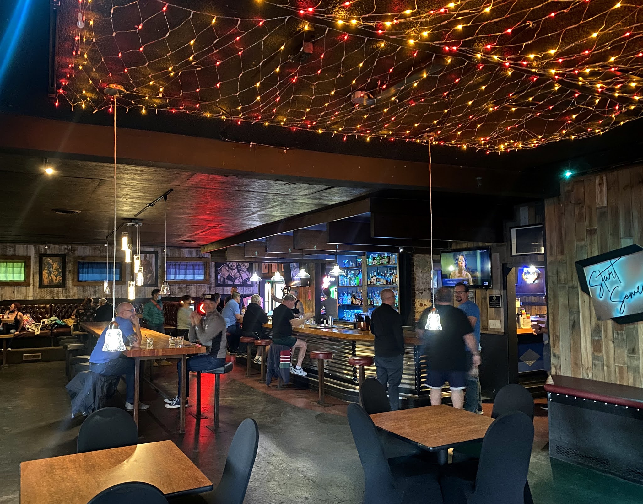 Gay bar boise airportporet