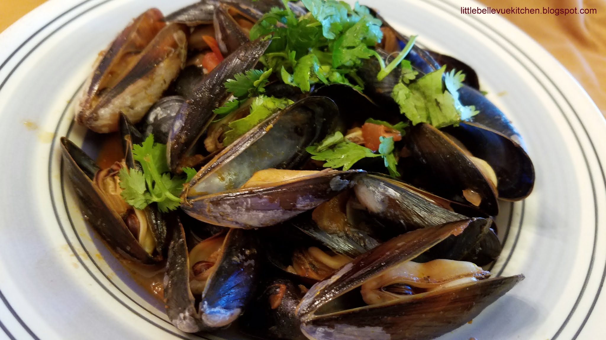 Little Bellevue Kitchen Mussels in Red Wine Sauce
