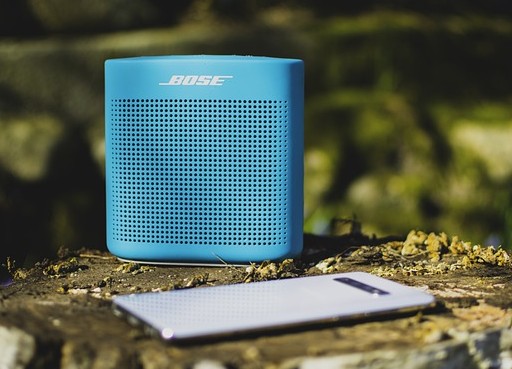 Mengubungkan Beberapa Speaker Bluetooth dan Handphone ke Satu Telpon Mengubungkan Beberapa Speaker Bluetooth dan Handphone ke Satu Telpon