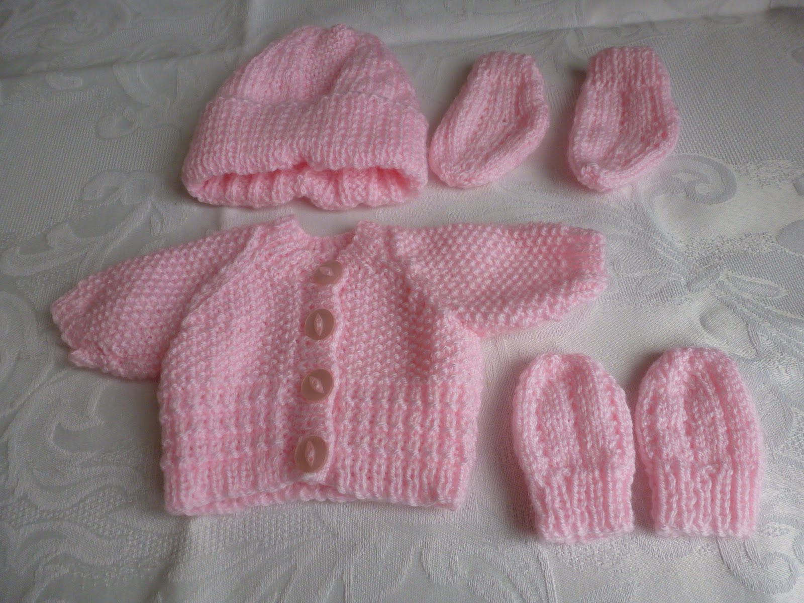 I'd rather be stitchin' Preemie Baby Clothes