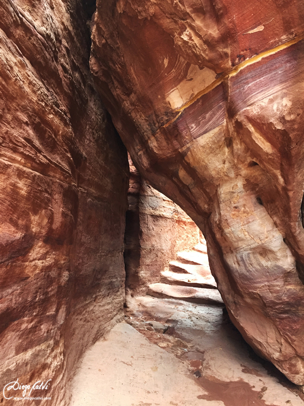 Las Tierras rojas de Jordania - Blogs of Jordan - Ad Deir, el Monasterio de Petra (6)