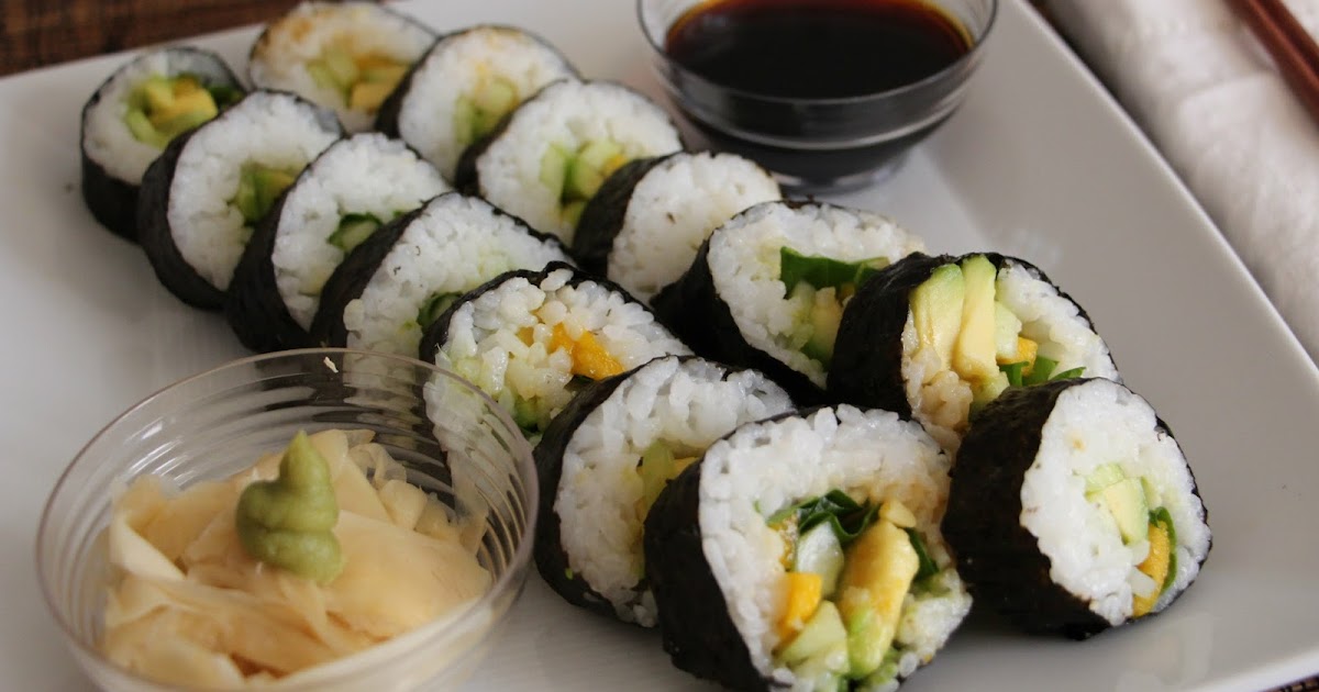 Maki sushi vegan: salade, mangue, concombre et avocat - La ...