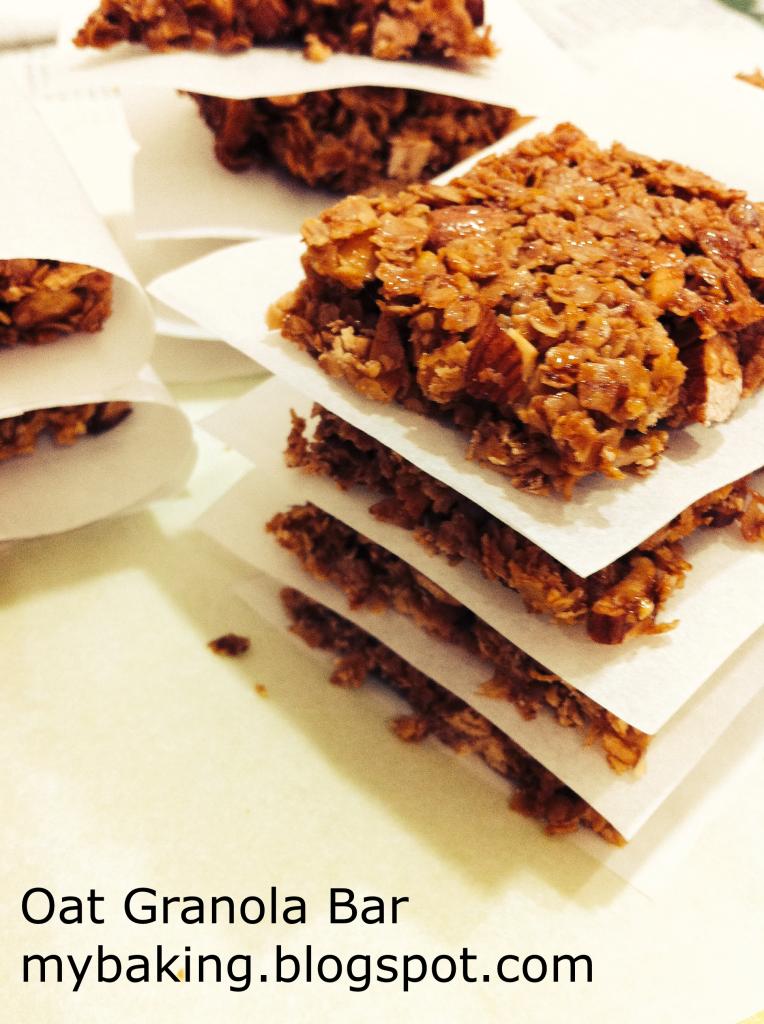 Crunchy Oats and Almond Granola