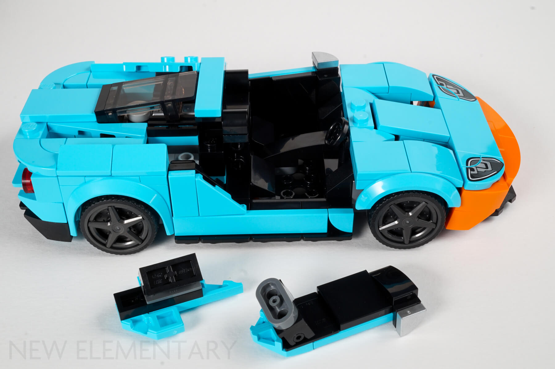 LEGO SPEED CHAMPIONS: Ford GT Heritage Edition and Bronco R (76905