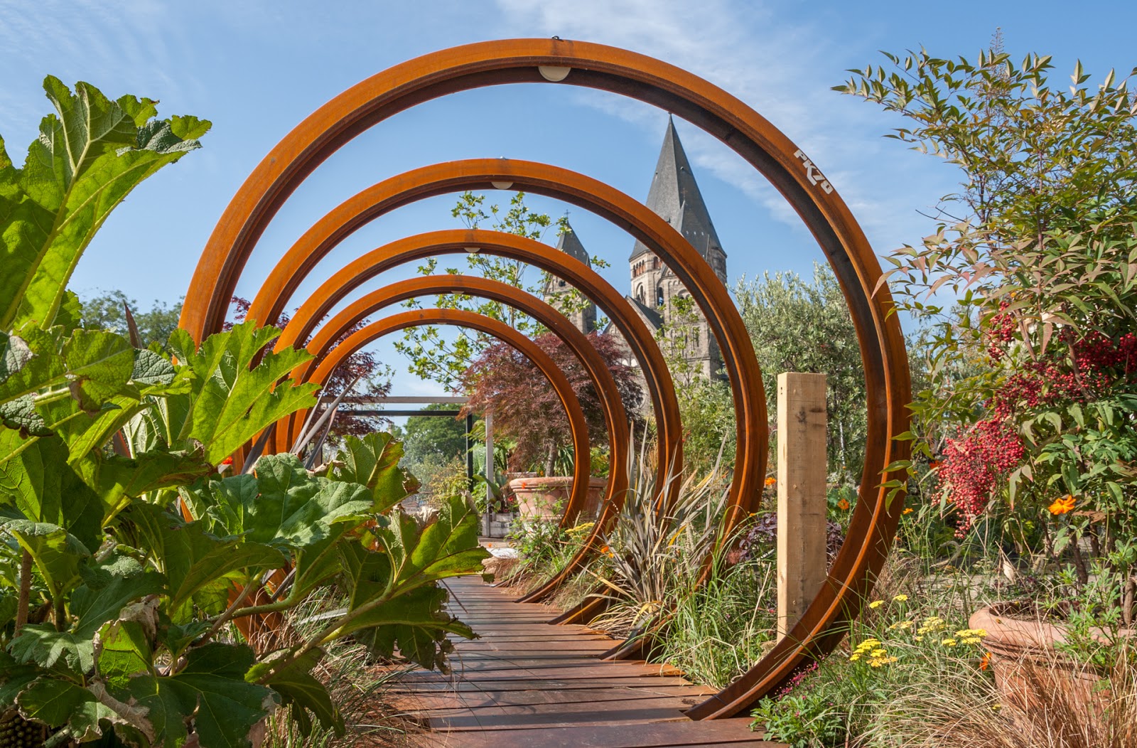 Une promenade à Metz, côté jardin / Envol vers